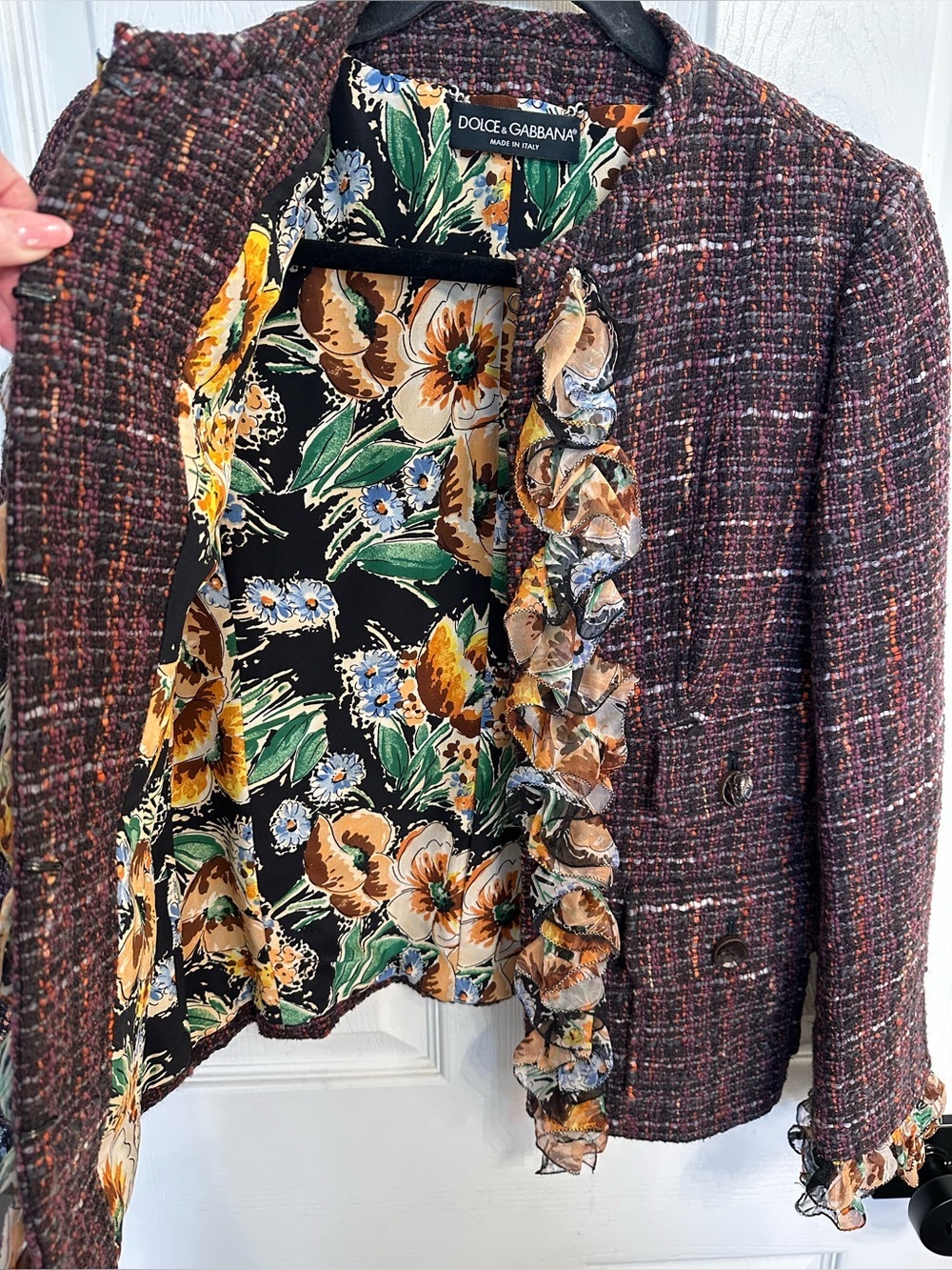 Dolce & Gabbana Burgundy Tweed Blazer w/Floral Ruffle Silk Trim EU 42 US 6 $2500 - Picture 2 of 13